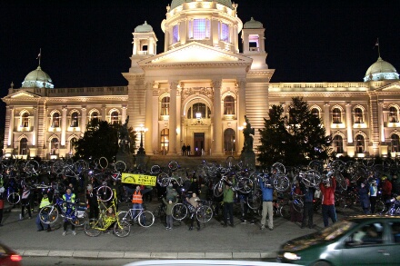 Biciklisti poručili MUP-u: Imamo svetla, nećemo reflektujuće prsluke!
